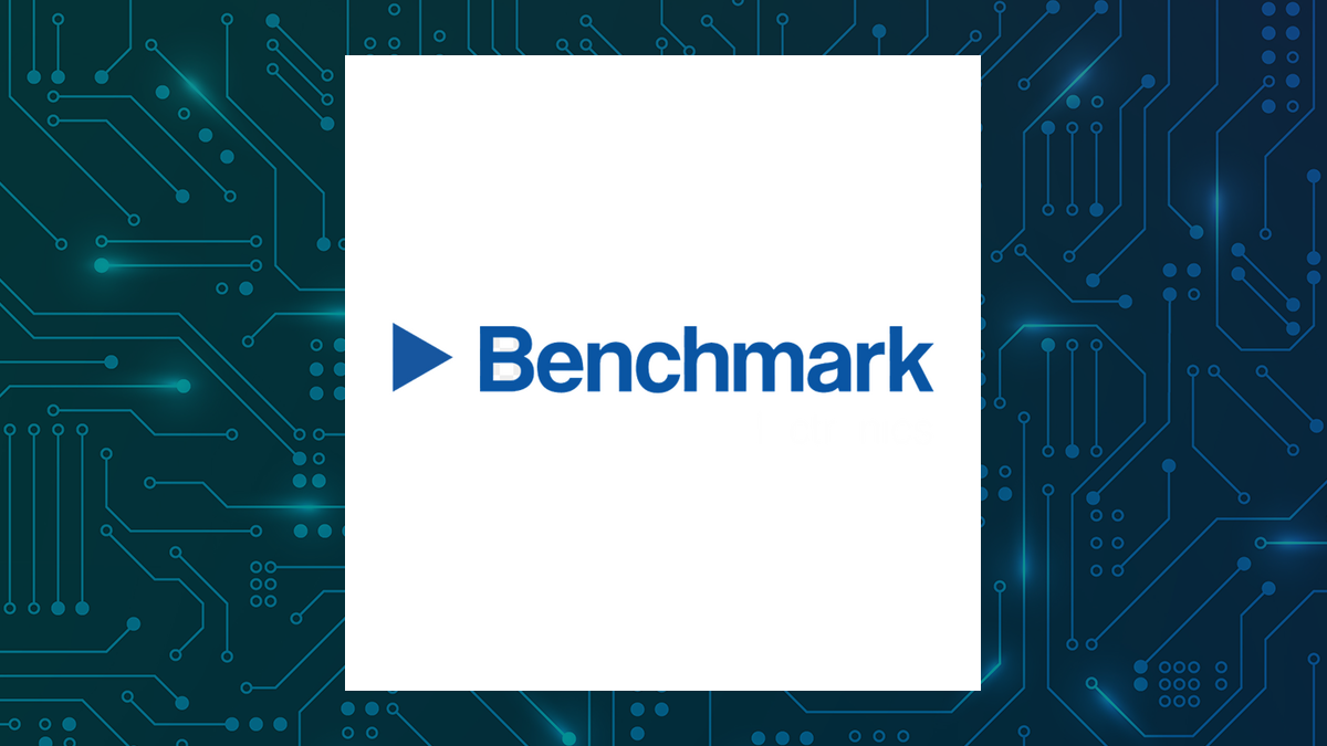 Benchmark Electronics (NYSE:BHE) Shares Pass Above Two Hundred Day Moving Average   – Time to Sell?