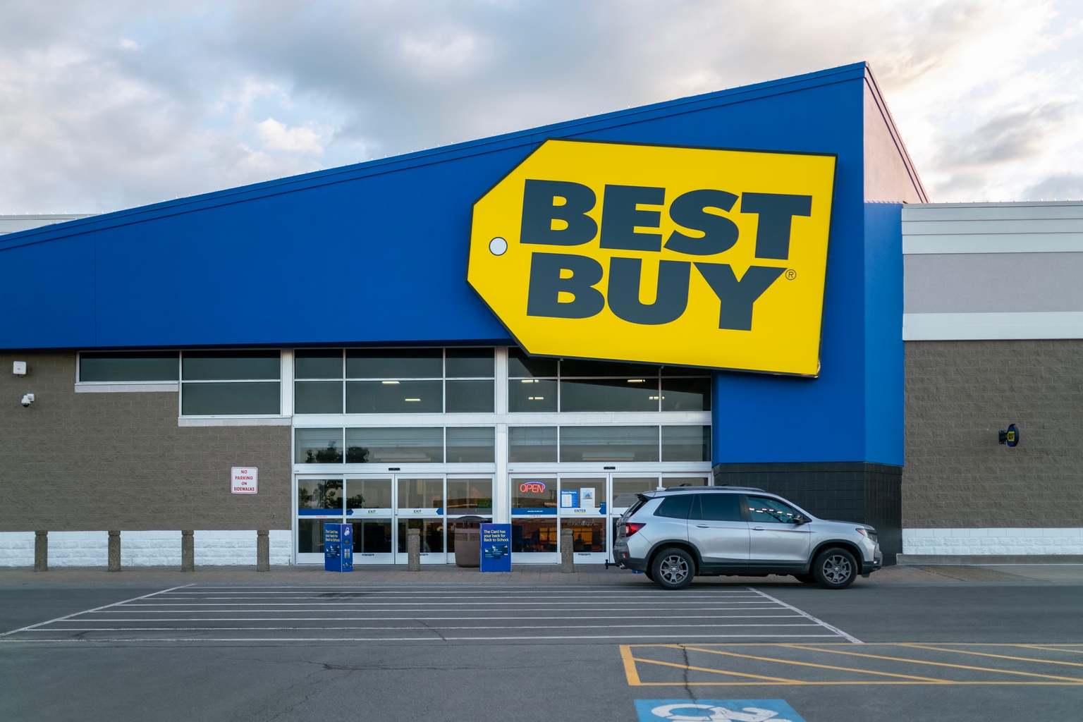 Best Buy: Rating Downgrade As I Await More Evidence That Earnings Growth Can Accelerate