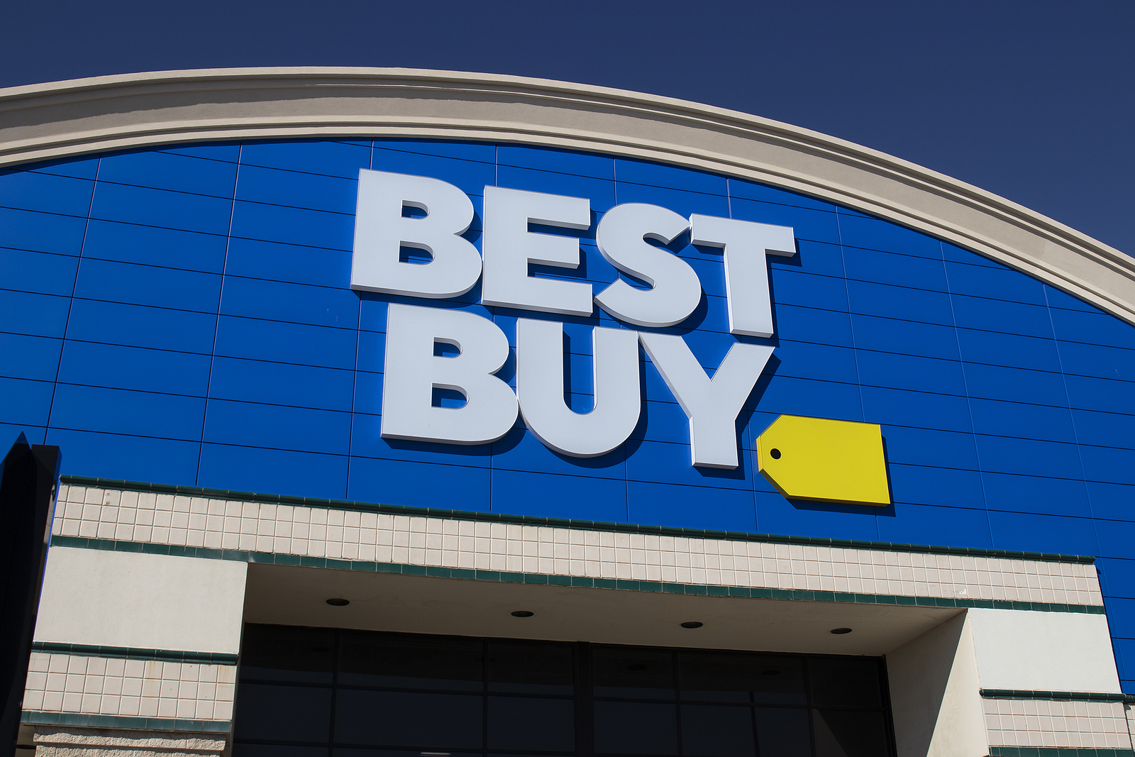 Best Buy Stock Brushes Off Q2 Earnings Beat
