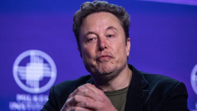Billionaire Tesla shareholder Ron Baron says he supports Elon Musk's $56 billion pay package
