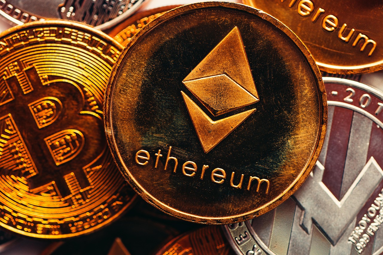 Bitcoin and Ethereum Face Selling Pressure Amid Fed Rate Cut Delay and Geopolitical Tensions