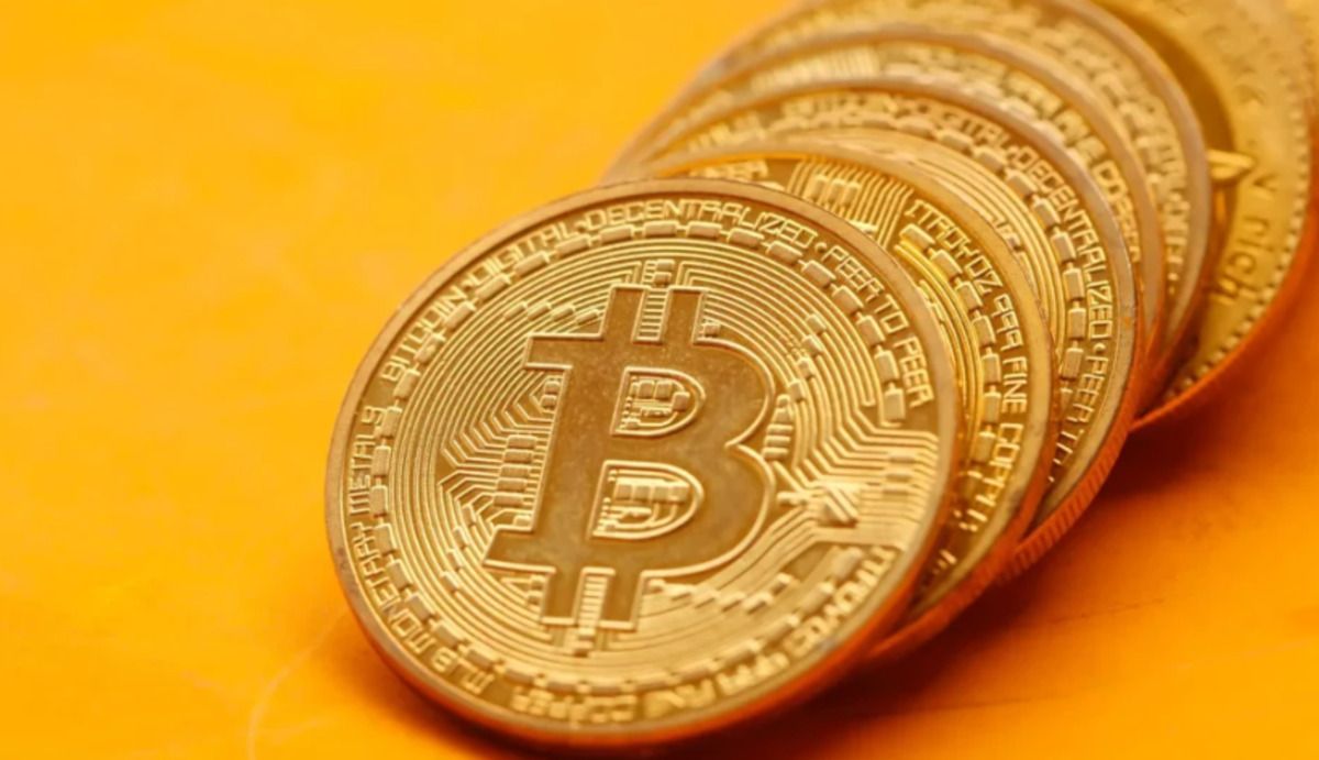 Bitcoin Community Divided After Saylor Warns of Protocol Threats