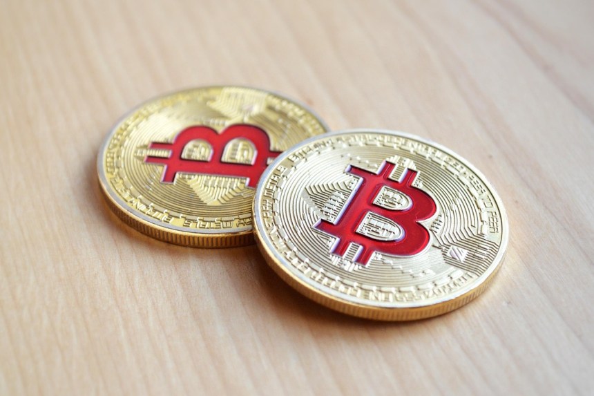 Bitcoin Crash Is Coming: Pundit Says It's Time To Sell All Your BTC