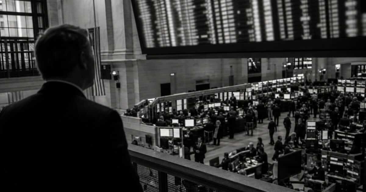 Bitcoin ETF Flows Underpin Institutional Positioning at Current Levels