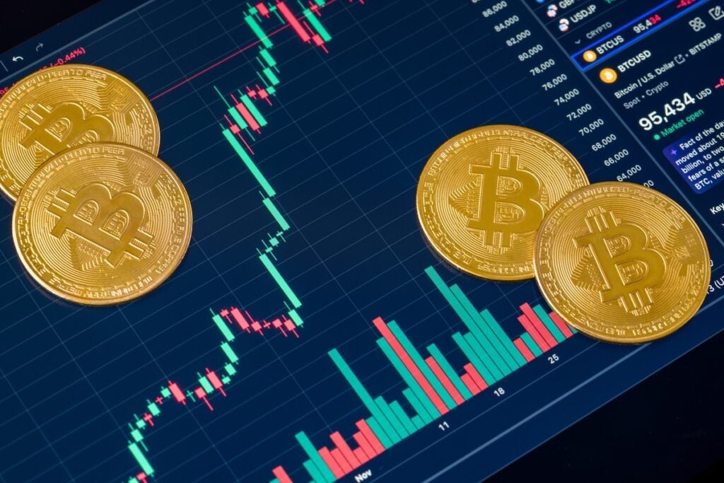 Bitcoin, Ethereum Face Resistance While XRP, Dogecoin Show Strength