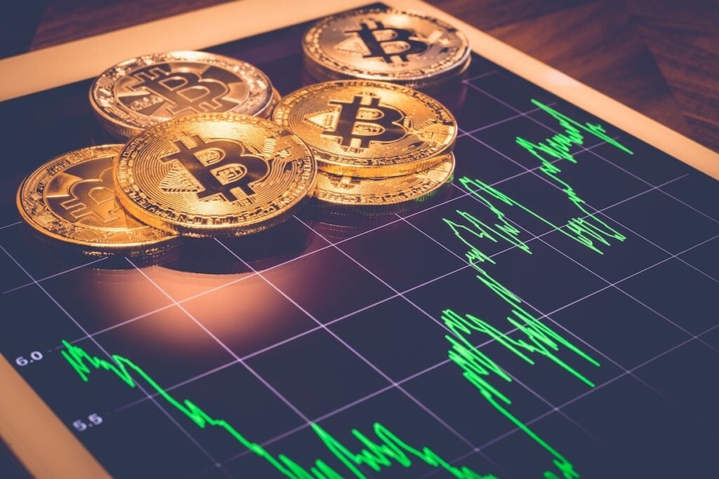Bitcoin, Ethereum, XRP, Dogecoin Fall Amid Fresh US-Iran Escalation: Analyst Says BTC Facing 'Final Hurdle' Before Attacking the Highs