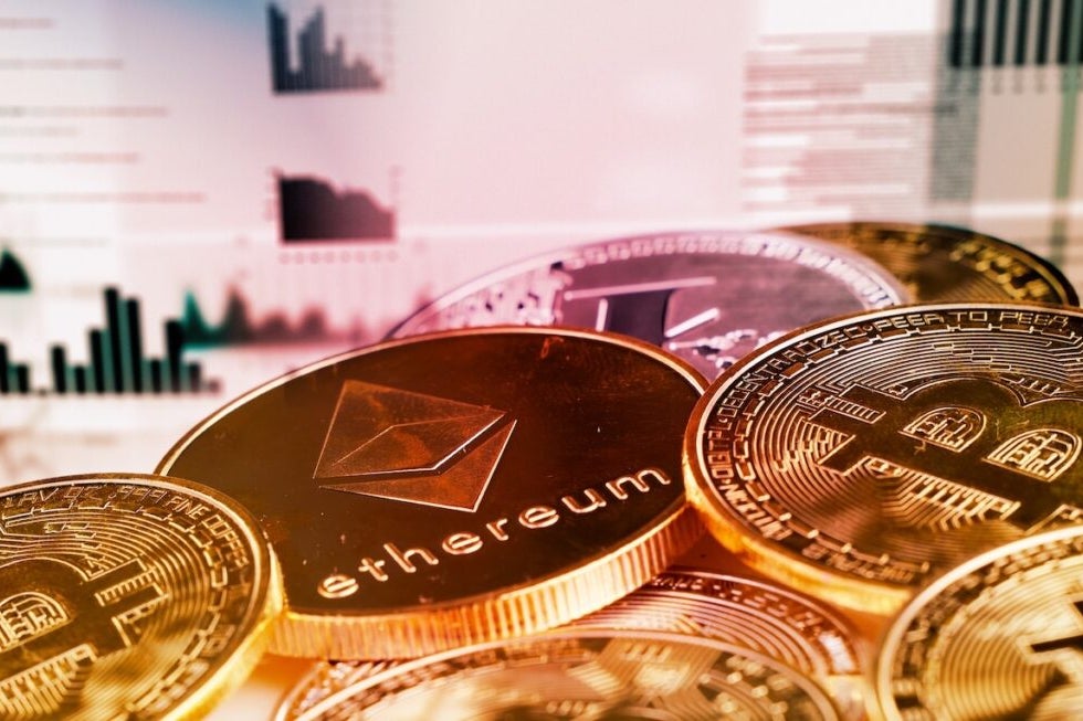 Bitcoin, Ethereum, XRP Hold Steady As Dogecoin Slips Ahead Of Key Options Expiry