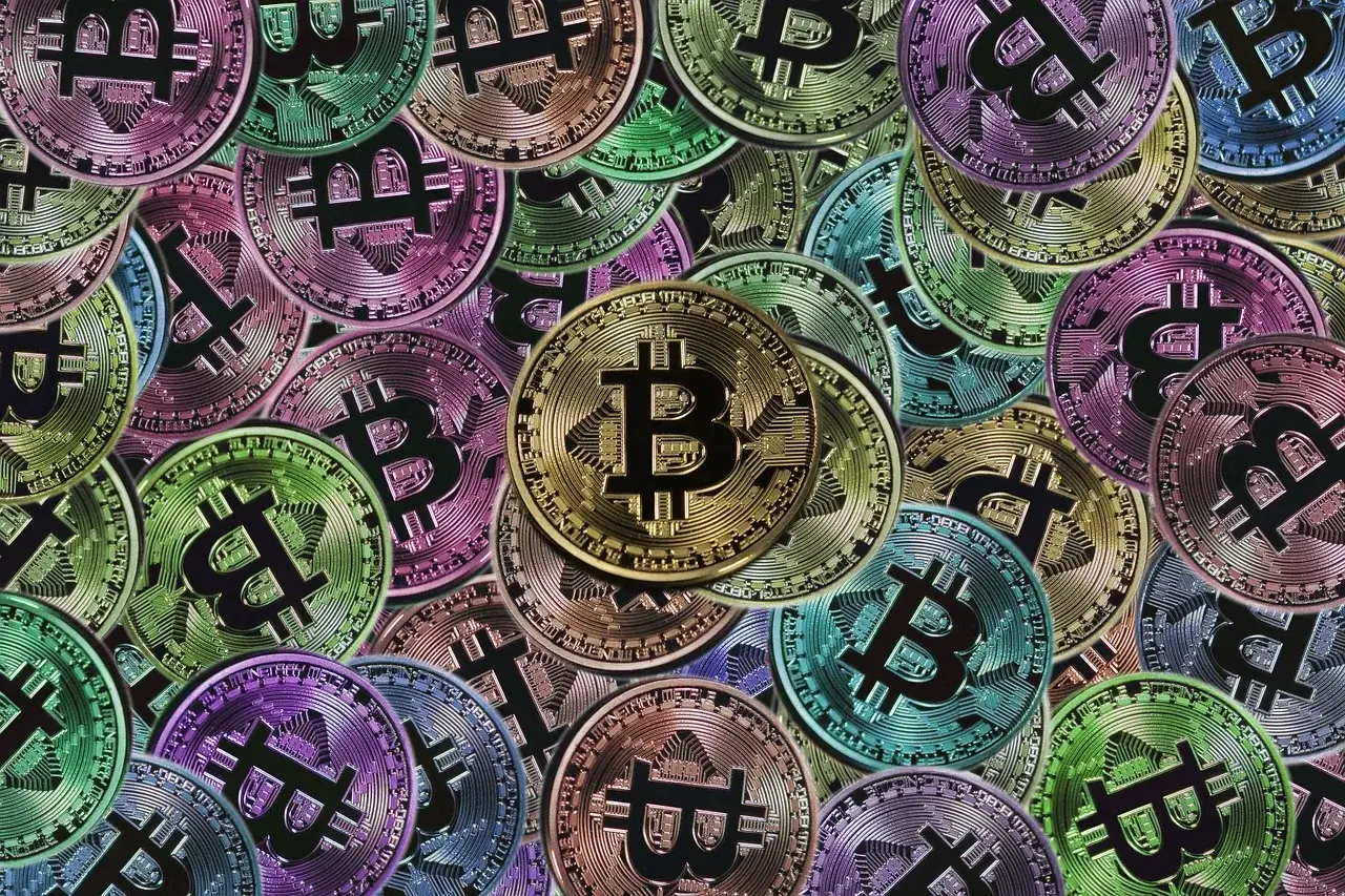 Bitcoin Holds Above $80,000 as Altcoins Lag Despite Market Gains