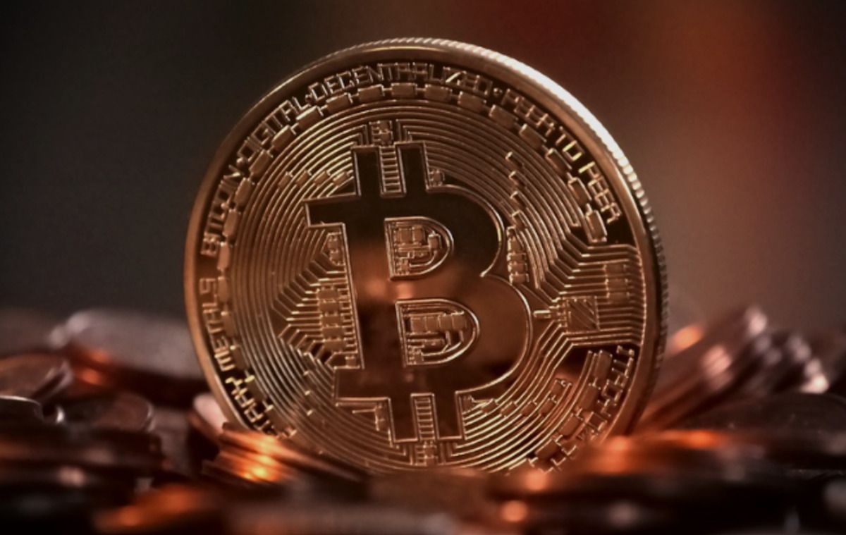 Bitcoin Price Prediction: $62,800 Breakdown Could Send BTC Toward $60,000