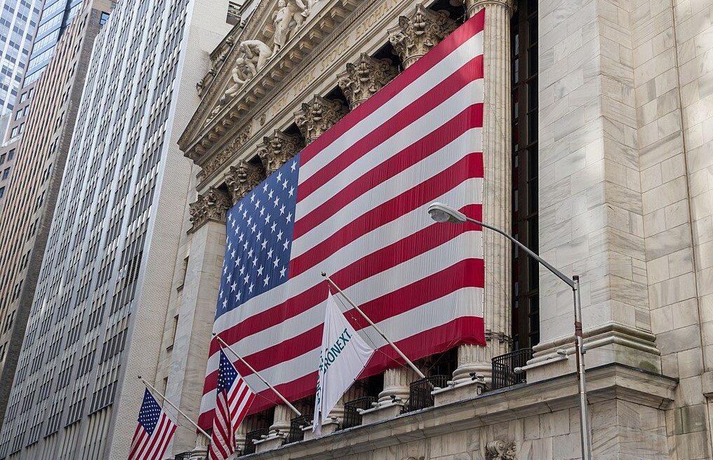 Bitcoin Price Slides as IBIT Outflows Continue and Wall Street Backs Anthropic's $65B Raise