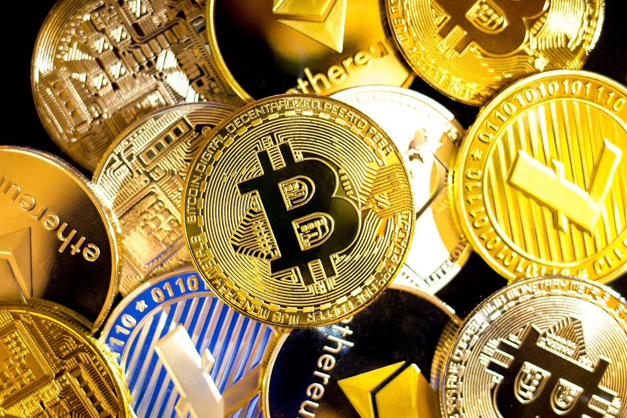 Bitcoin Slides as Oil Rally Fuels Fed Rate Hike Fears