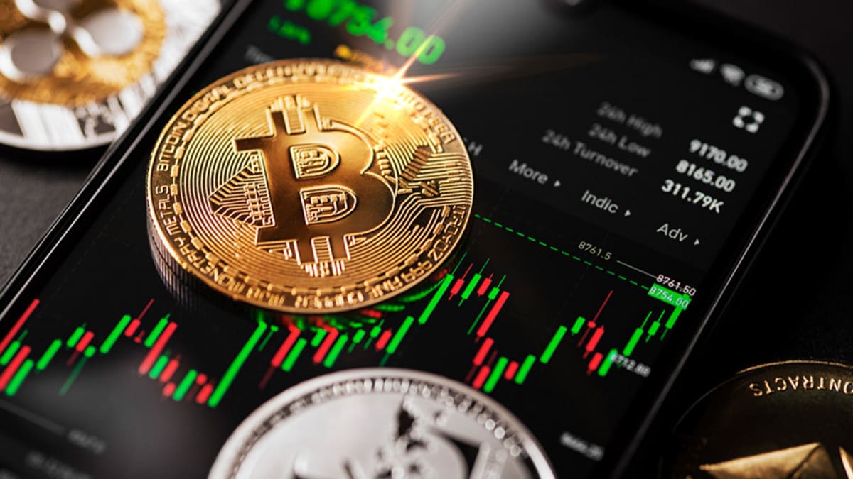 Bitcoin Steadies Near $79K and Solana Jumps to $105