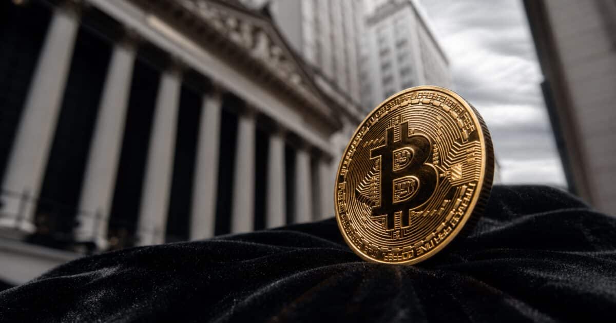 Bitcoin's Short-Term Holder Cost Basis Falls Below $30,000 Long-Term Level
