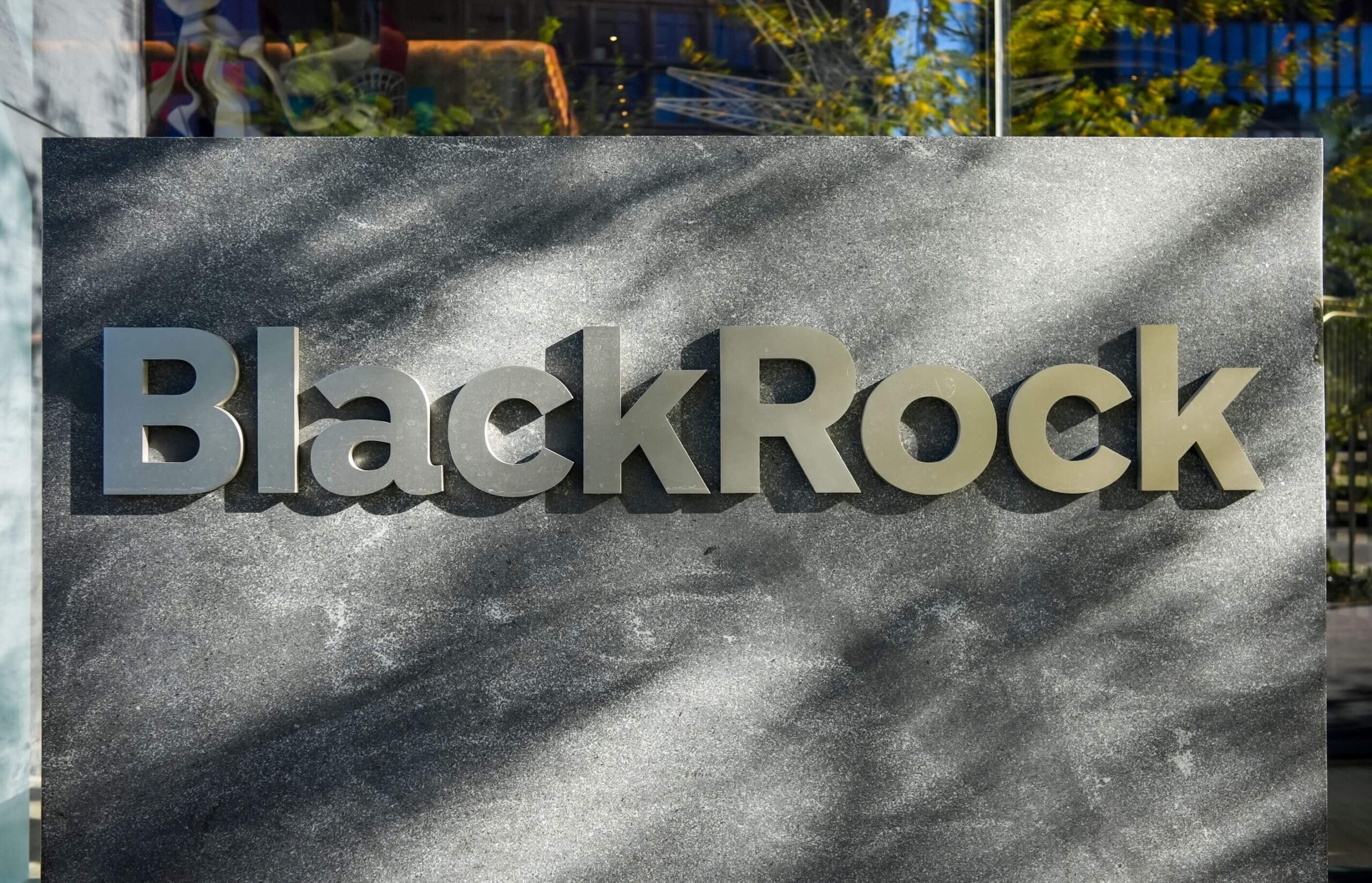 BlackRock Cuts IBIT Bitcoin Swap Minimum by 96%