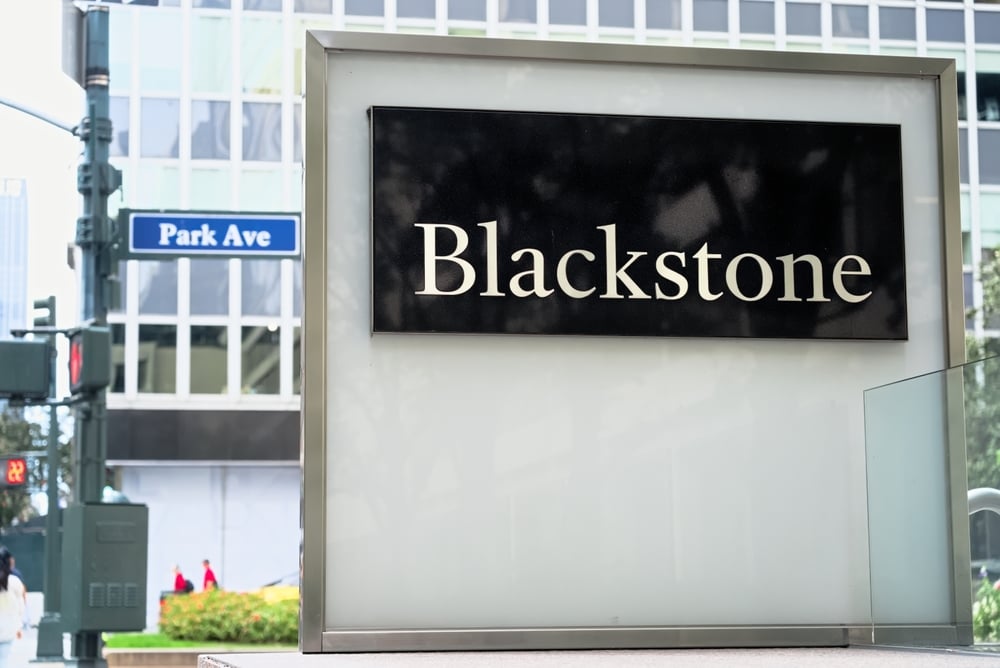 Blackstone's BCRED Markets $850 Million Bond Amid Private Credit Chaos