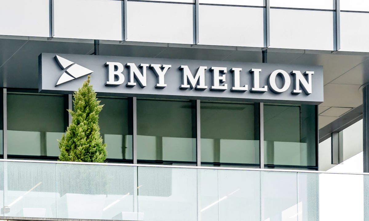 https://images.financialmodelingprep.com/news/bny-explores-blockchain-payments-using-tokenized-deposits-20251007.jpg
