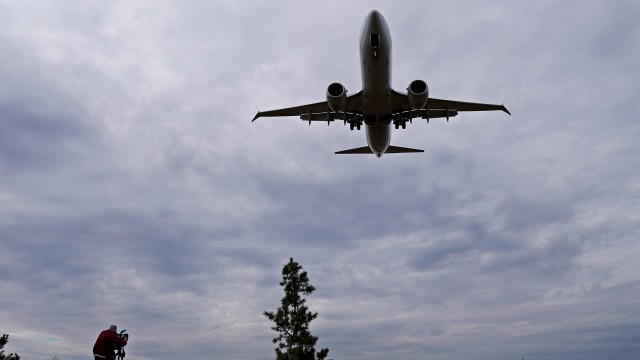 Boeing expects negative free cash flow, slow recovery in aircraft deliveries, CFO says