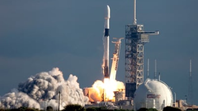 Boeing vs. Airbus: Who Wins This Space Dinosaur Race?