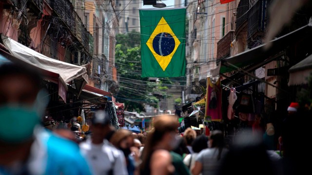 Brazil's Itau Unibanco reports 4% growth in fourth-quarter profit