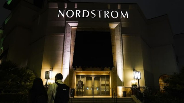 Bruce Nordstrom, who helped grow family-led department store chain, dies at 90