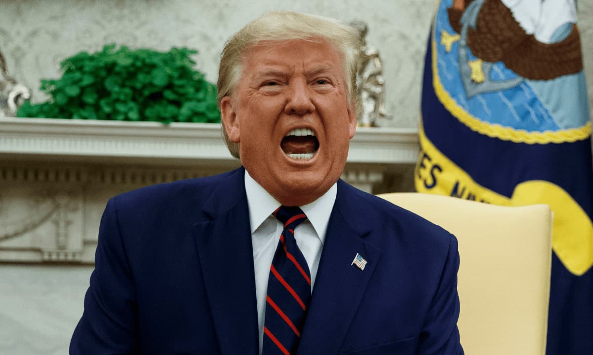 ビットコイン下落、トランプの報復関税50%宣言で市場が動揺