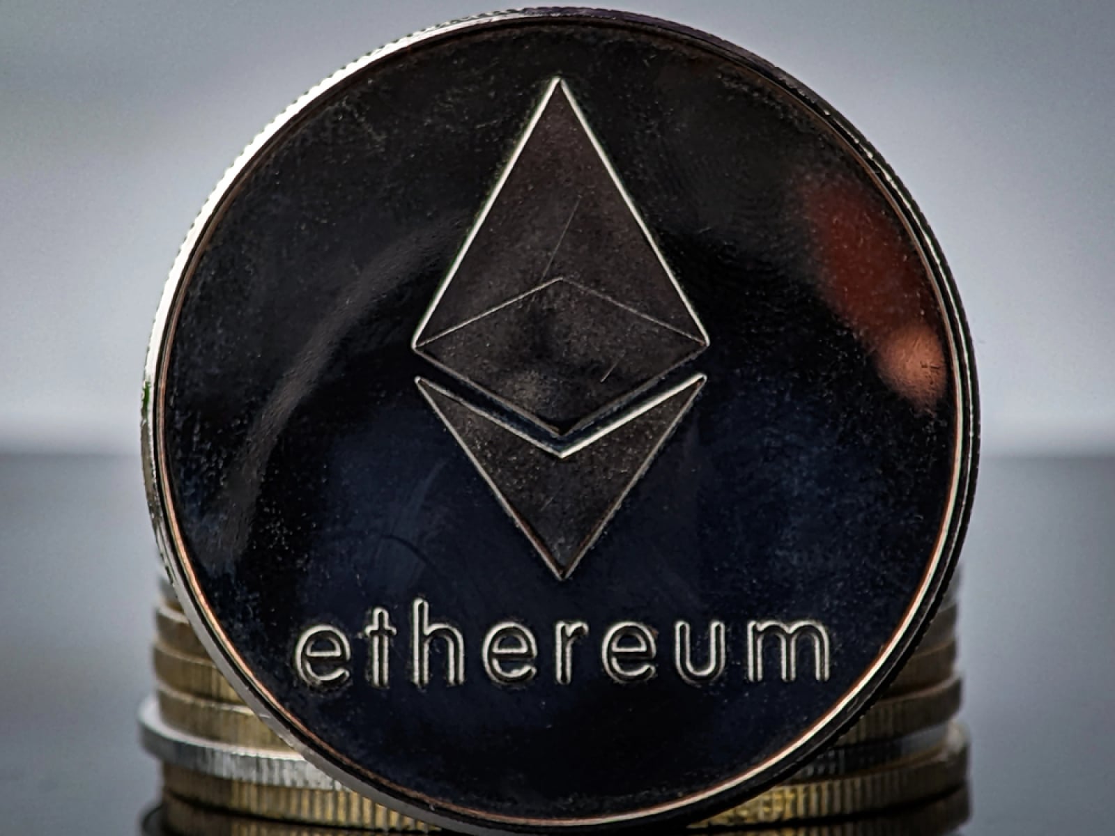 Buy Ethereum Dip? Larger Whales Aren't Backing Down Under Pressure