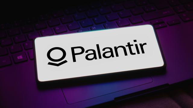 Buy Palantir Stock? Why PLTR Is a Hot Pick Despite 18% Dip.