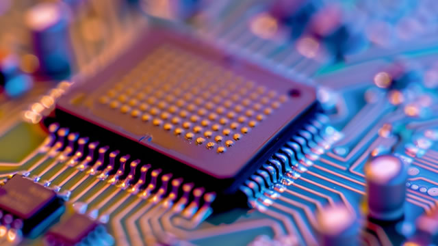 Buying Marvell Before Broadcom Is A Big Mistake