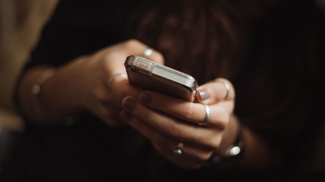 Can Broadcom (AVGO) Regain Momentum After 6% Dip Post-Stock Split?