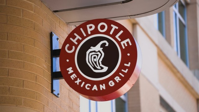 Can CAVA, Red Robin, and Cracker Barrel Match Chipotle's Q1 Win?