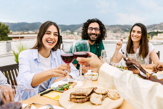 Can CAVA's Strong Cash Flow Fuel Expansion in a Soft Market?
