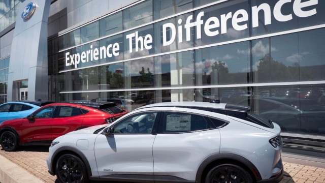 Can Ford Stock Recover To $25, Led By Interest Rate Cuts And Strong Truck Sales?