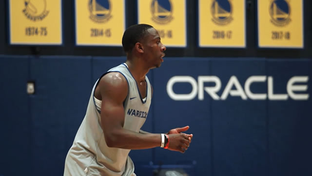 Can Oracle Stock Outpace The Giants?