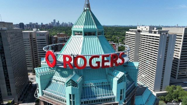 Foto von Canada's competition bureau ordered to pay nearly $10 mln to Rogers, Shaw