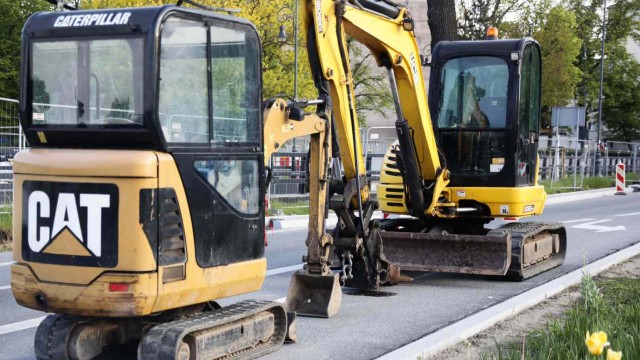 Caterpillar Boosts Share Buyback Plan, Raises Dividend