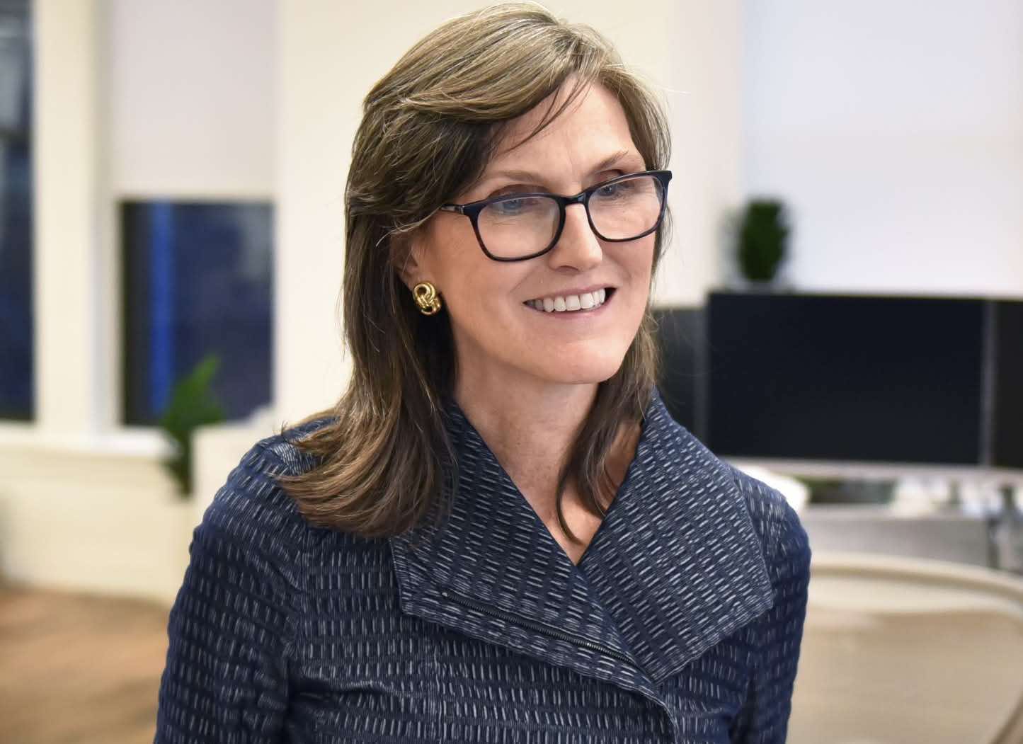Cathie Wood Says Investors Are Undervaluing LayerZero's Cross-Chain Role