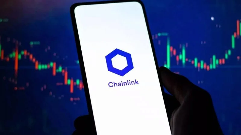 Chainlink hits 2026 high of $14.89 as small holders cash out and whales load up