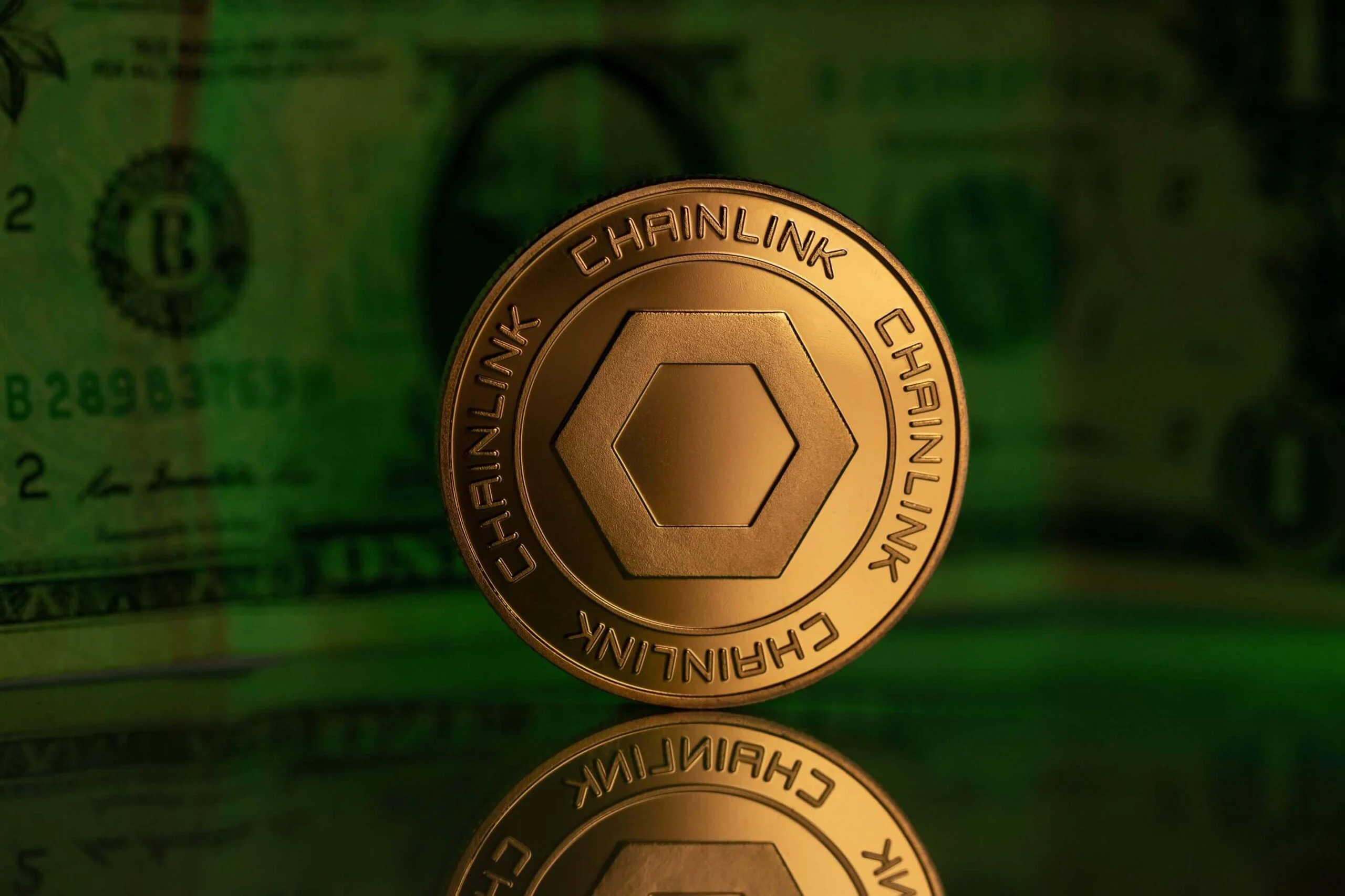 Chainlink (LINK) Eyes Major Breakout as Wall Street Giants JPMorgan and UBS Deploy Oracle Networks