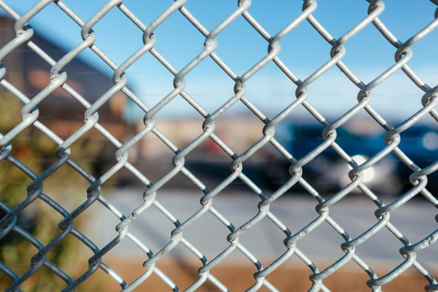 Chainlink Price Lags Under $9: Large Binance Inflows Suggest Further Sell-Side Pressure