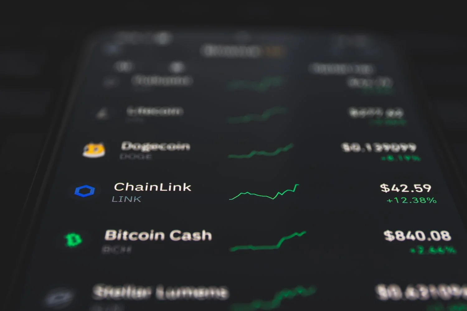 Chainlink vs Solana: Which Is the Better Buy After Chainlink’s 96% Quarter?