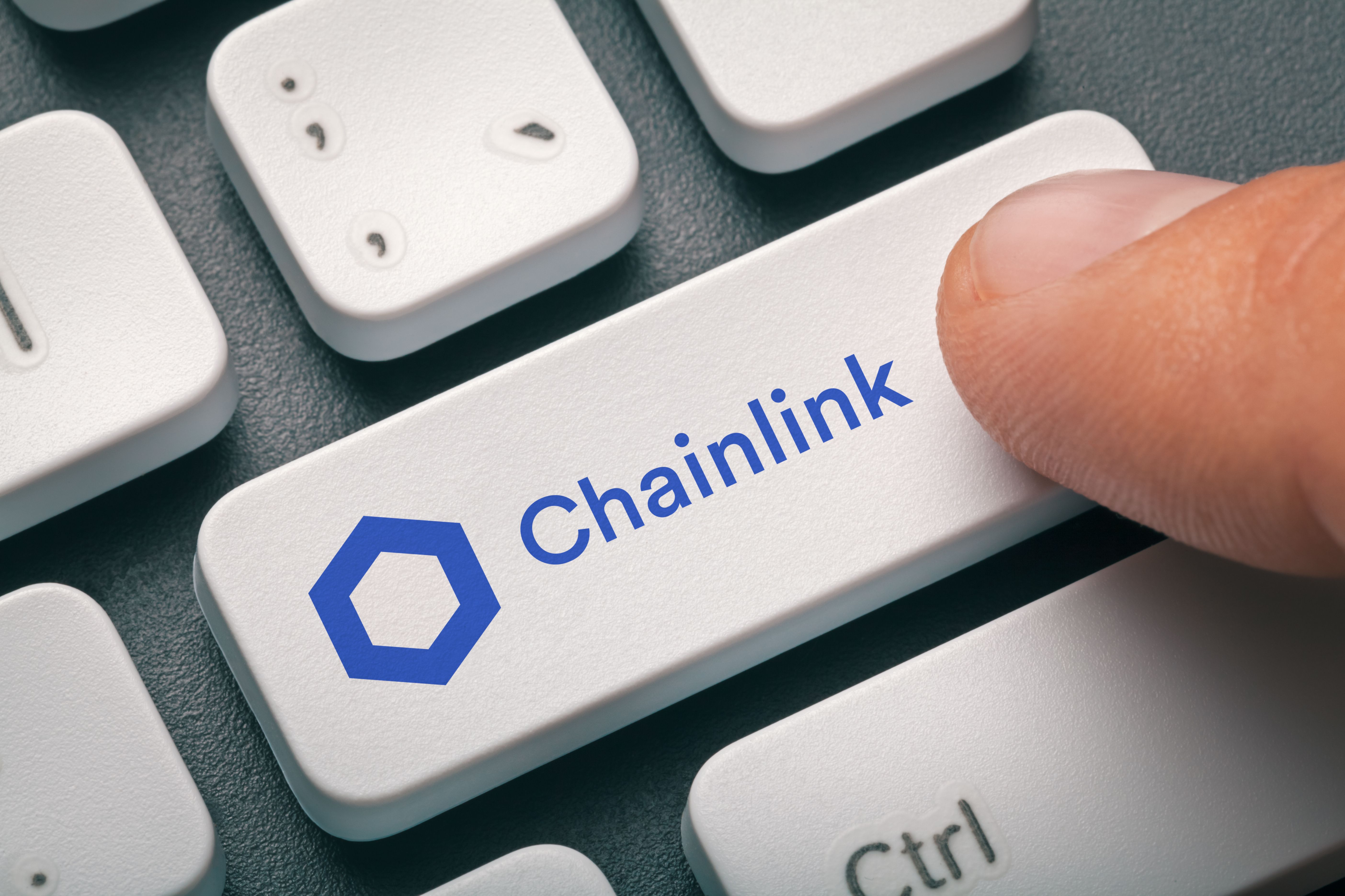 Chainlink's Top 50 Wallets Hold 51.9% of LINK Supply, but Binance and Staking Distort the Picture