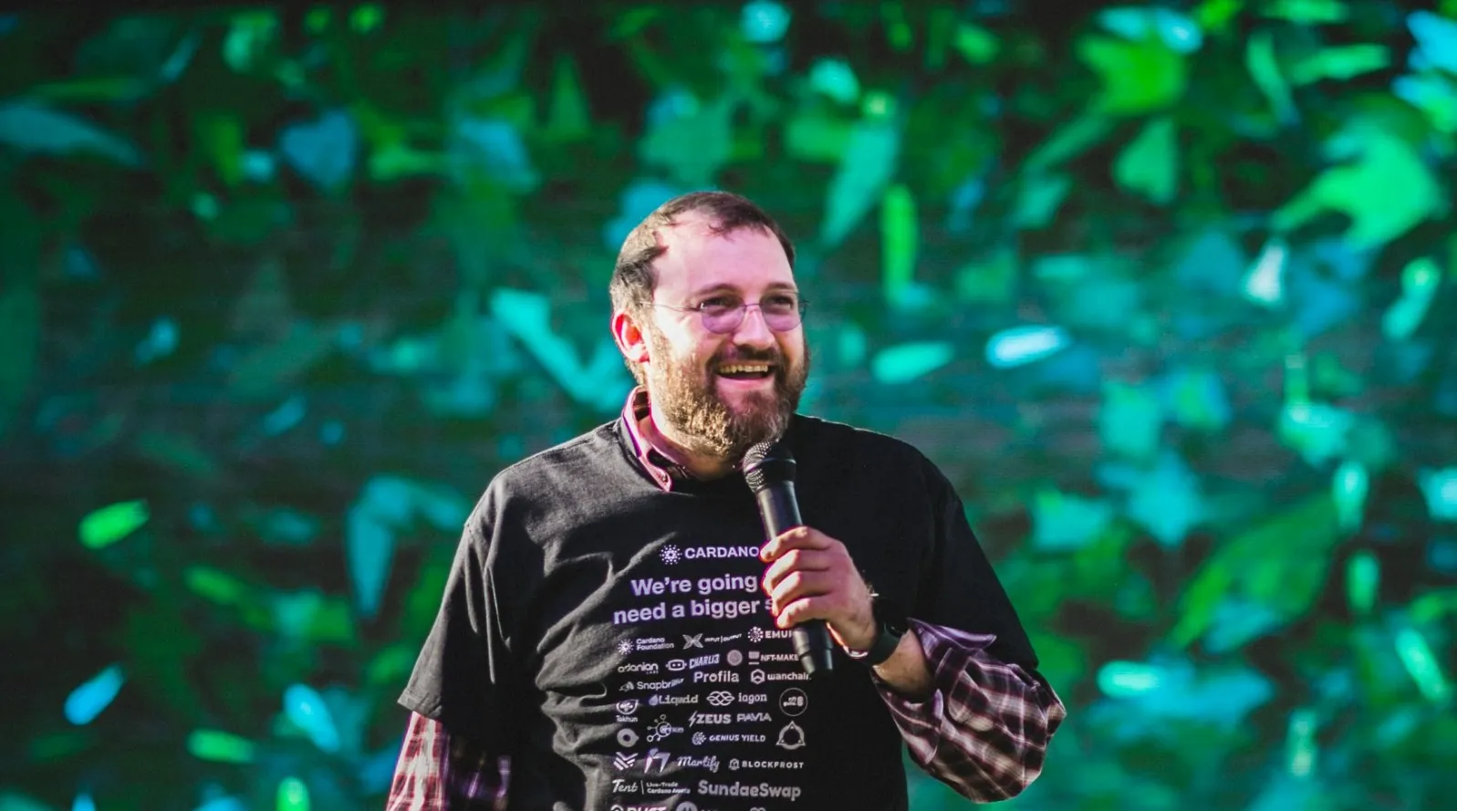 Charles Hoskinson Reviews 11,000 DAOs Amid Cardano Tensions