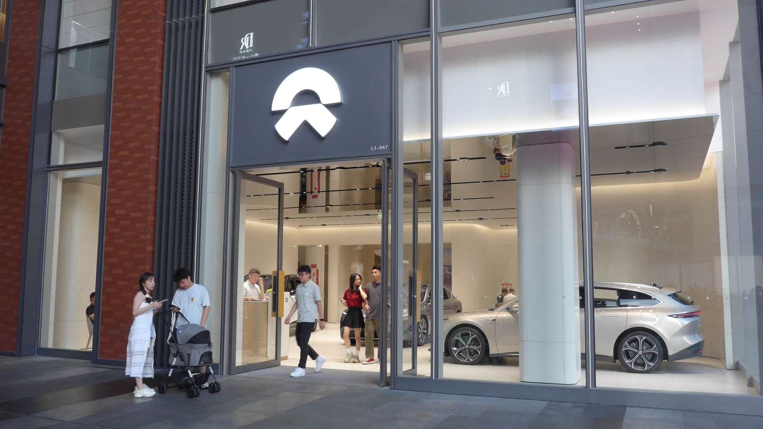 Chinese EV Maker Nio Surges on $1.9 Billion Investment