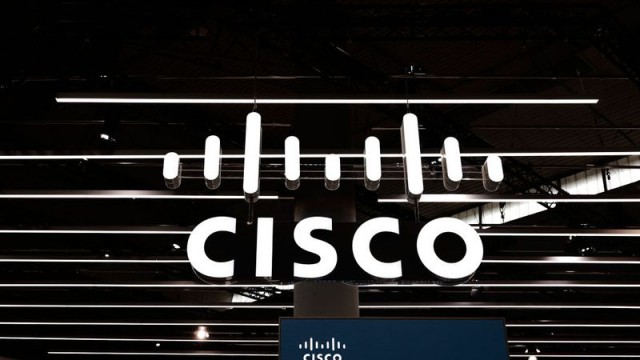Cisco Stock Struggles Despite Earnings Beat, Strong Outlook