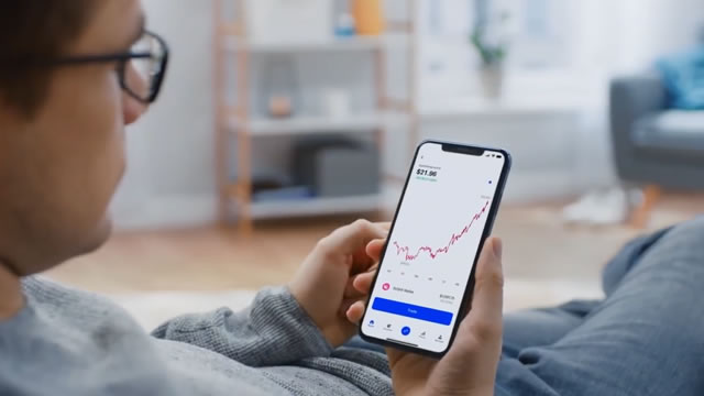 Coinbase, Crypto Stocks Brush Off Broad Market Selloff
