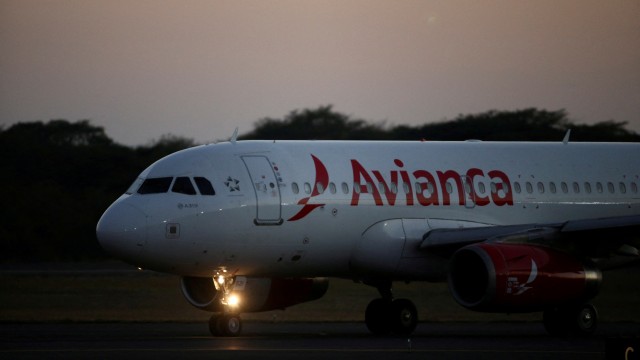 Foto von Colombian airlines Avianca, Viva appeal against merger denial