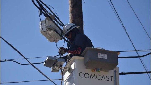 Comcast in a better spot than other cable companies to compete with mobile carriers' fixed wireless products