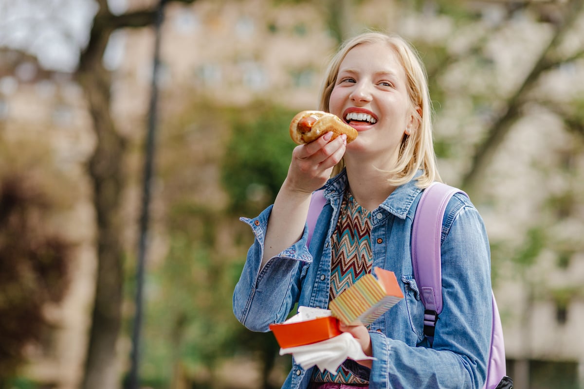 Foto von Costco Is Kicking Non-Members Out of the Food Court. Should You Join for the Hot Dog?