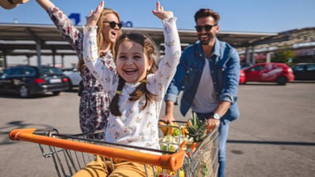 Costco Is Tapping Into a Stronger Consumer. Is the Dividend Stock a Buy Now?