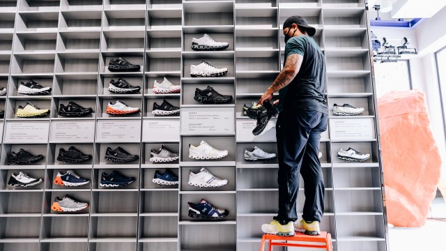 Cramer picks two 'winning' footwear stocks in a ‘nightmare' athletic apparel market